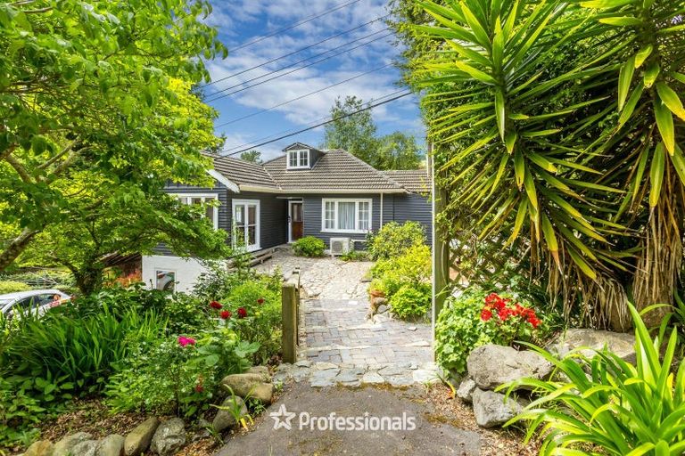 Photo of property in 43 Wyndham Road, Pinehaven, Upper Hutt, 5019