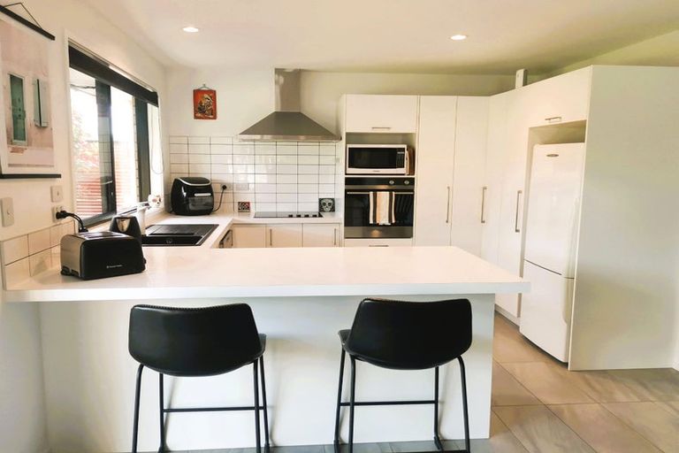 Photo of property in 16 Roto View, One Tree Point, 0118