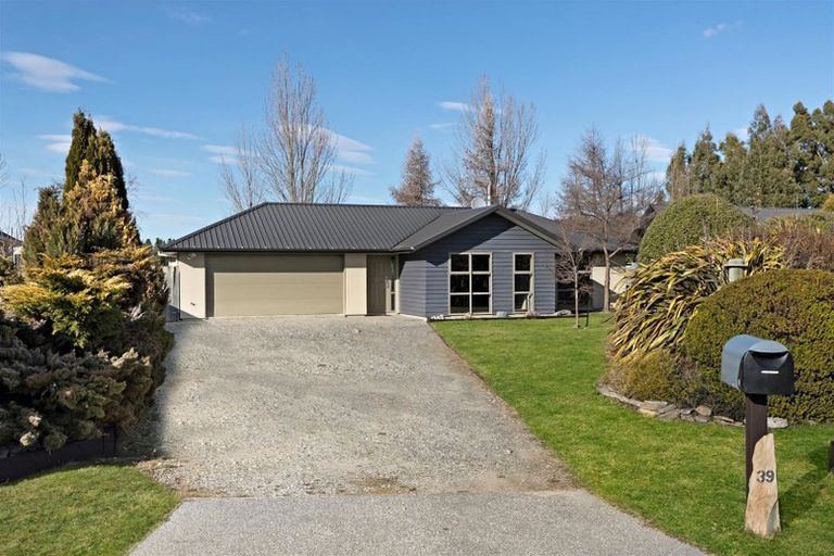 Photo of property in 39 Charles Court, Lake Hawea, Wanaka, 9382