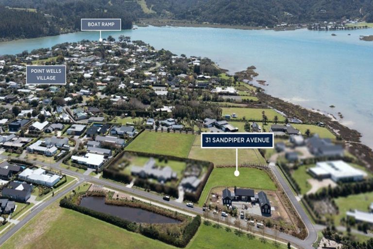 Photo of property in 31 Sandpiper Avenue, Point Wells, 0986