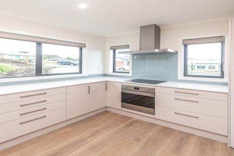 Photo of property in 32 Tirimoana Place, Otamatea, Whanganui, 4501