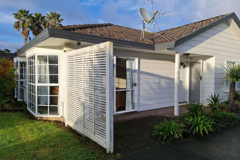 Photo of property in 24 Randwick Place, Randwick Park, Auckland, 2105