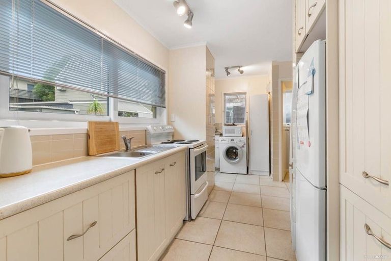 Photo of property in 7 Imogene Way, Half Moon Bay, Auckland, 2012