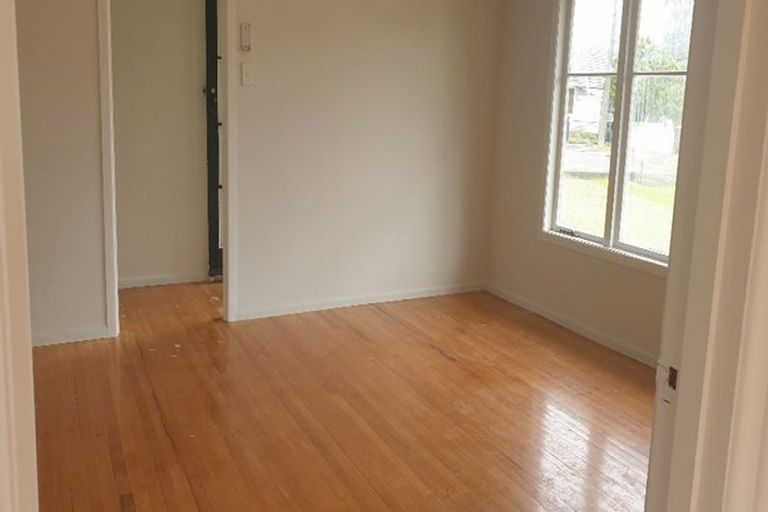 Photo of property in 10 Albert Pryor Avenue, Henderson, Auckland, 0612