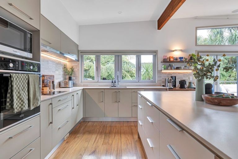 Photo of property in 12 Leatham Avenue, Strandon, New Plymouth, 4312