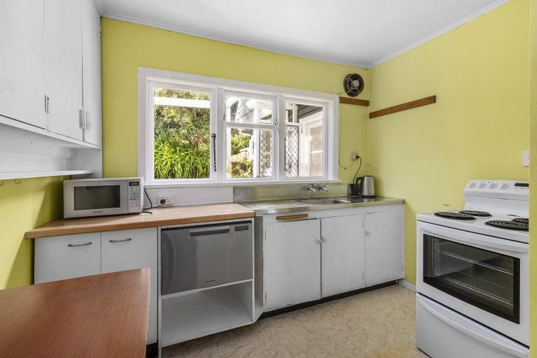 Photo of property in 2 Hudson Street, Island Bay, Wellington, 6023