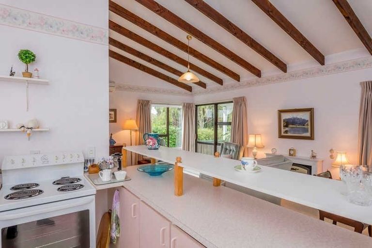 Photo of property in 294 Te Moana Road, Waikanae, 5036