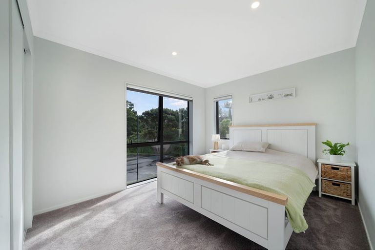 Photo of property in 16 Waimoana Close, Massey, Auckland, 0614