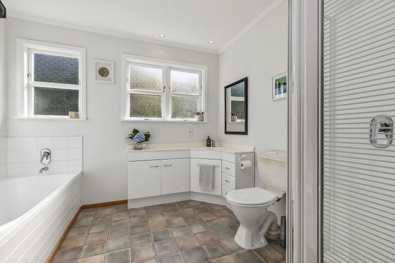 Photo of property in 21 Waikare Street, Karori, Wellington, 6012