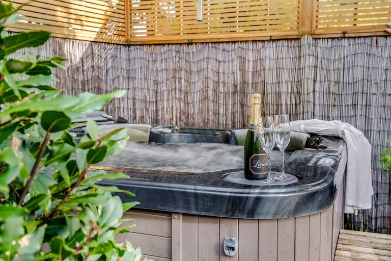 Photo of property in 2 Wawatai Drive, Karaka, Papakura, 2113