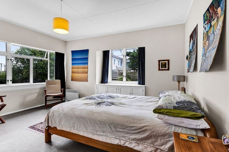 Photo of property in 4 Price Street, Westown, New Plymouth, 4310