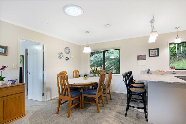 Photo of property in 125 Stoney Creek Drive, Waitakere, Henderson, 0782
