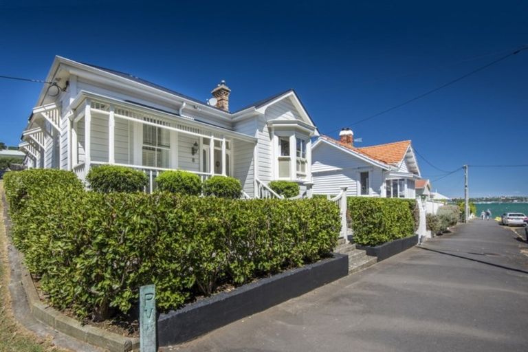 Photo of property in 8 Cheltenham Road, Devonport, Auckland, 0624