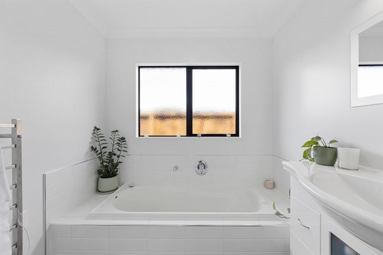 Photo of property in 14 Derbyshire Place, Dinsdale, Hamilton, 3204