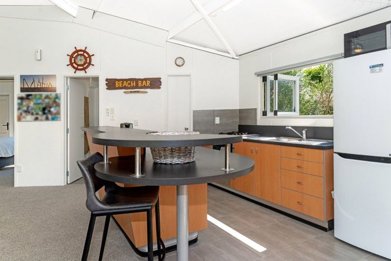 Photo of property in 86 Fortescue Street, Mahia, 4198