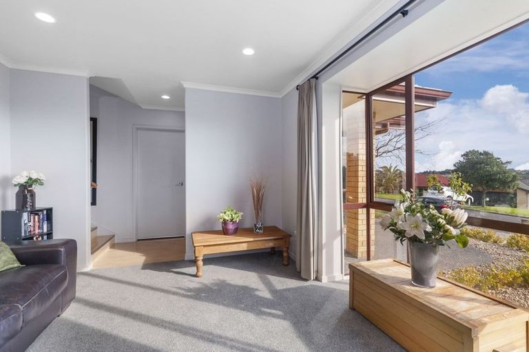 Photo of property in 57 Nimstedt Avenue, Oteha, Auckland, 0632