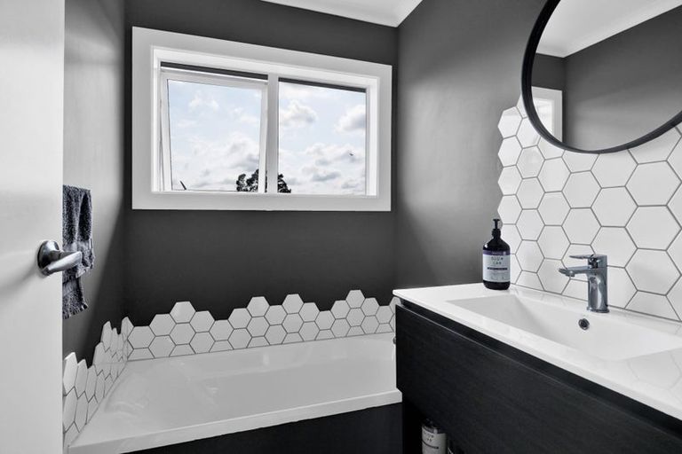 Photo of property in 12 Rennell Street, Frankleigh Park, New Plymouth, 4310