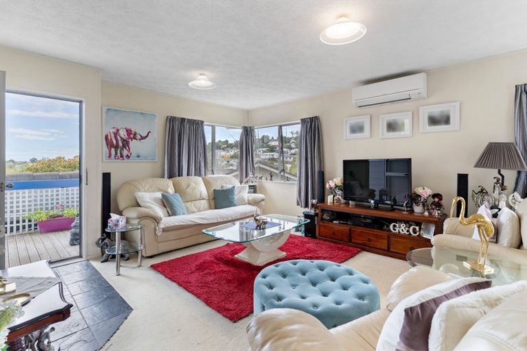 Photo of property in 6 Tetrarch Place, Totara Vale, Auckland, 0629