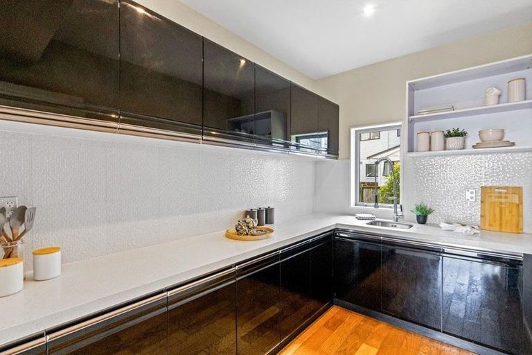 Photo of property in 17 Limmer Place, Browns Bay, Auckland, 0632