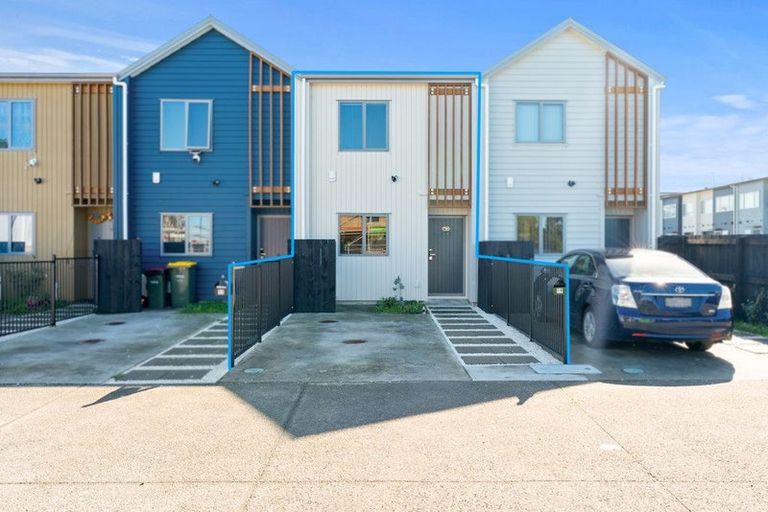 Photo of property in 19 Valour Lane, Papakura, 2110