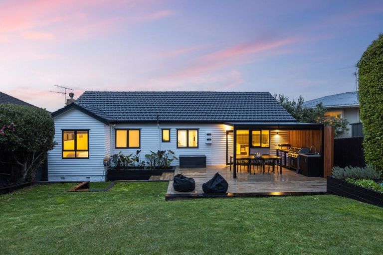 Photo of property in 23 Braemar Road, Rothesay Bay, Auckland, 0630