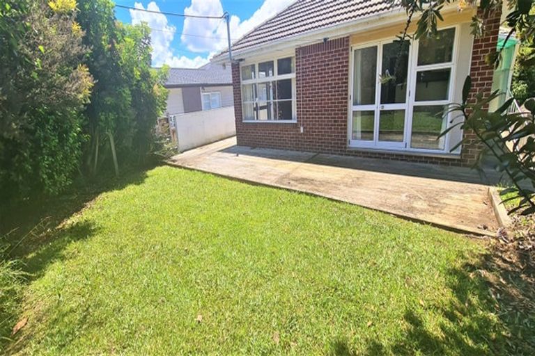 Photo of property in 21 Olsen Avenue, Hillsborough, Auckland, 1042