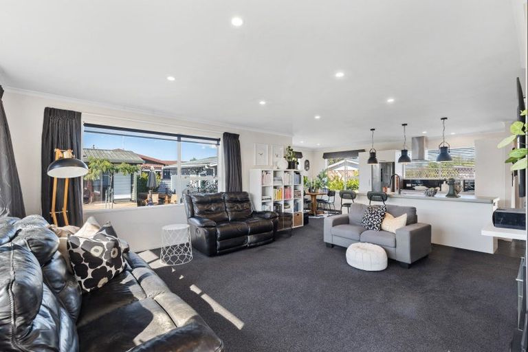 Photo of property in 16 Lockhart Avenue, Milson, Palmerston North, 4414