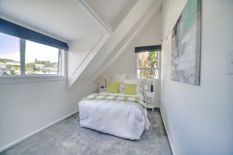 Photo of property in 15 Weka Close, Red Beach, 0932