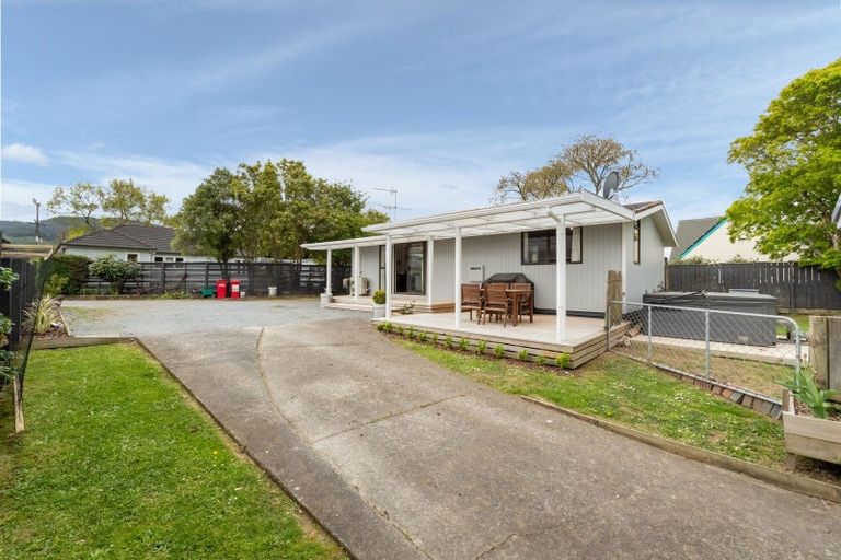 Photo of property in 9a Heretaunga Square, Silverstream, Upper Hutt, 5019