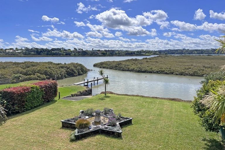 Photo of property in 10 The Terrace, Herald Island, Auckland, 0618