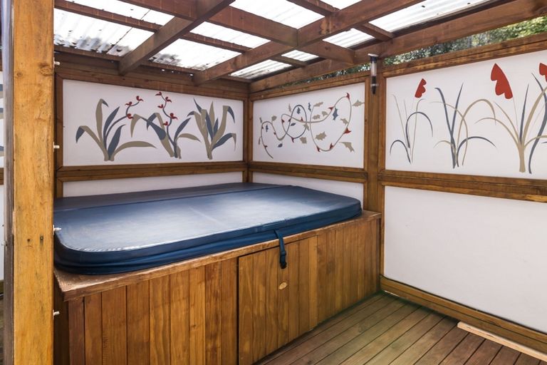 Photo of property in 106 Tamatea Road, Taupo, 3330