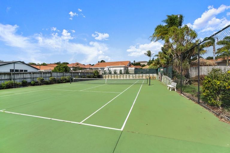 Photo of property in 31 Gillett Place, Botany Downs, Auckland, 2014