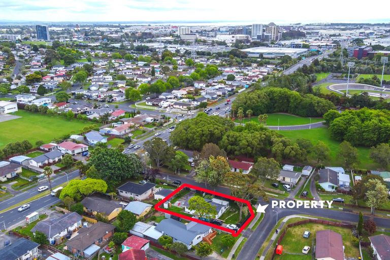 Photo of property in 3 Sandrine Avenue, Clover Park, Auckland, 2019