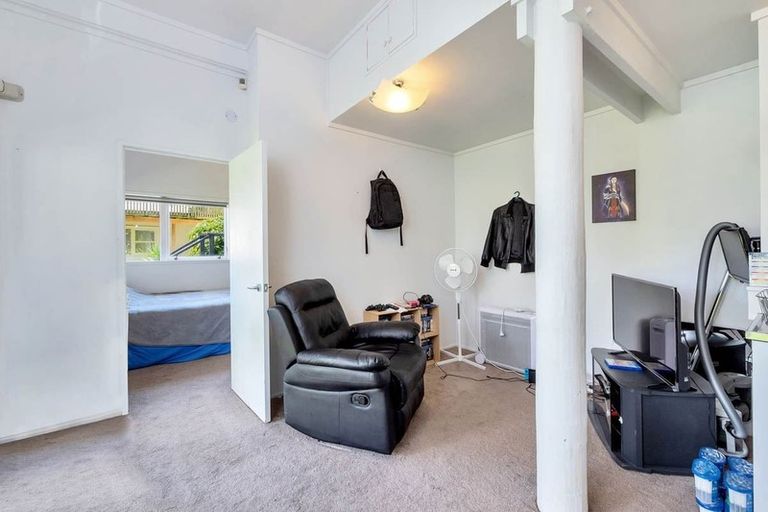Photo of property in 132 Carlisle Road, Northcross, Auckland, 0632