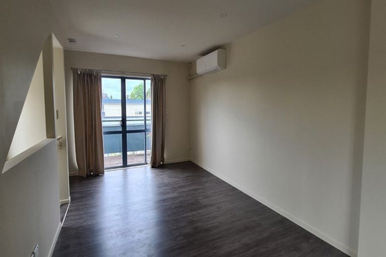 Photo of property in Lakeview Terrace, 20/14 Ambrico Place, New Lynn, Auckland, 0600