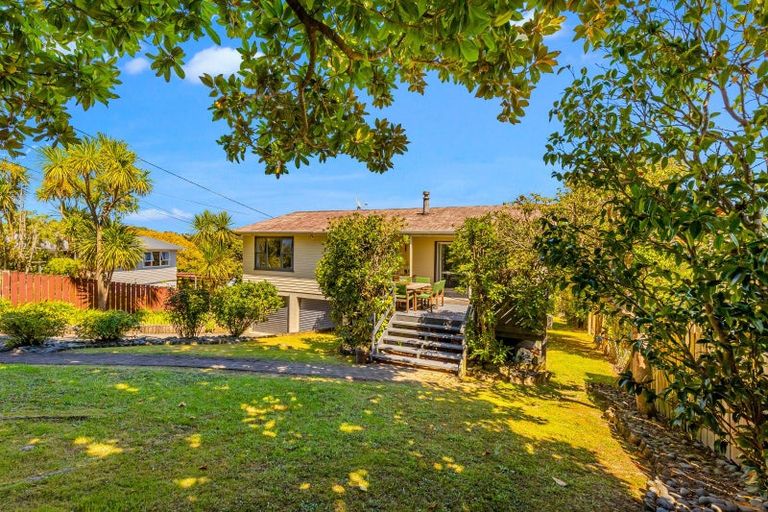 Photo of property in 21 Salem Place, Torbay, Auckland, 0630