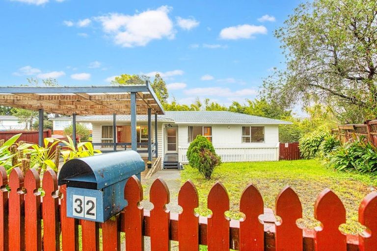 Photo of property in 32 Kelkirk Street, Kelston, Auckland, 0602