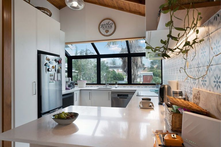 Photo of property in 1/24 Blacklock Avenue, Henderson, Auckland, 0612