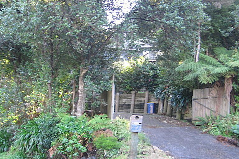 Photo of property in 27 Laingholm Drive, Laingholm, Auckland, 0604