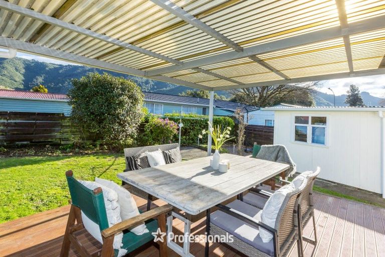 Photo of property in 5 Camden Road, Totara Park, Upper Hutt, 5018