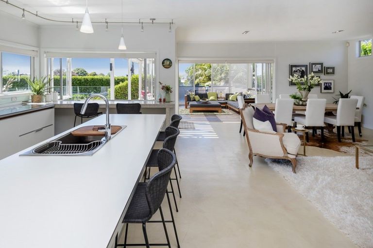 Photo of property in 42 Manor Park, Sunnyhills, Auckland, 2010