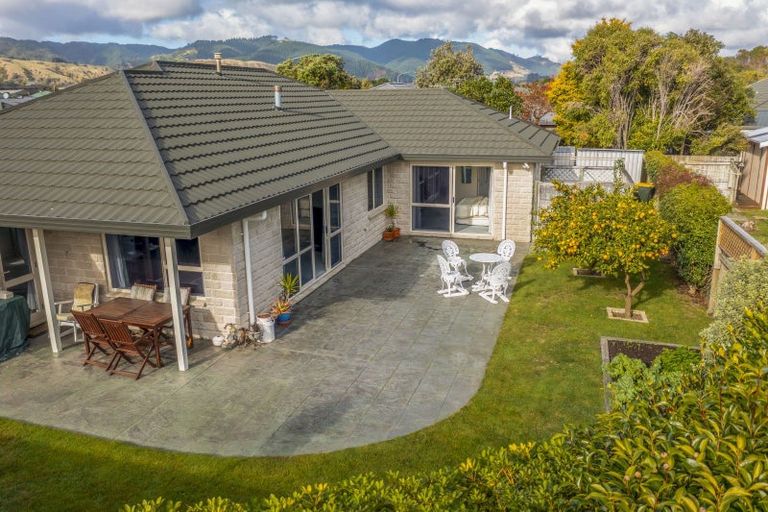Photo of property in 66 Guildford Drive, Paraparaumu, 5032