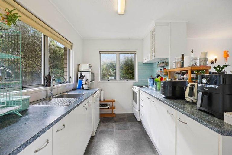 Photo of property in 1/66 Cockayne Crescent, Sunnynook, Auckland, 0620