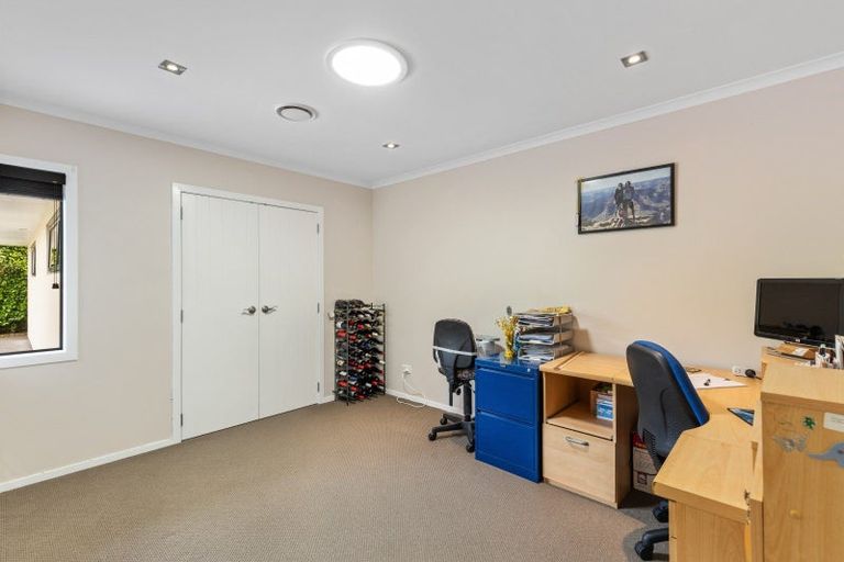Photo of property in 11a Montrose Place, Highlands Park, New Plymouth, 4312
