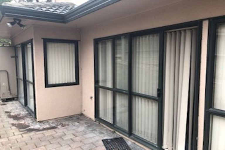 Photo of property in 43a Forrest Hill Road, Milford, Auckland, 0620