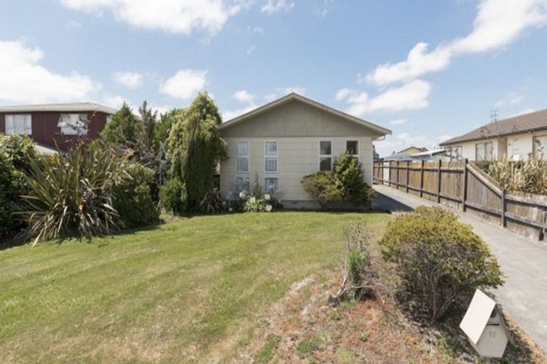Photo of property in 11 Colonial Place, Kelvin Grove, Palmerston North, 4414