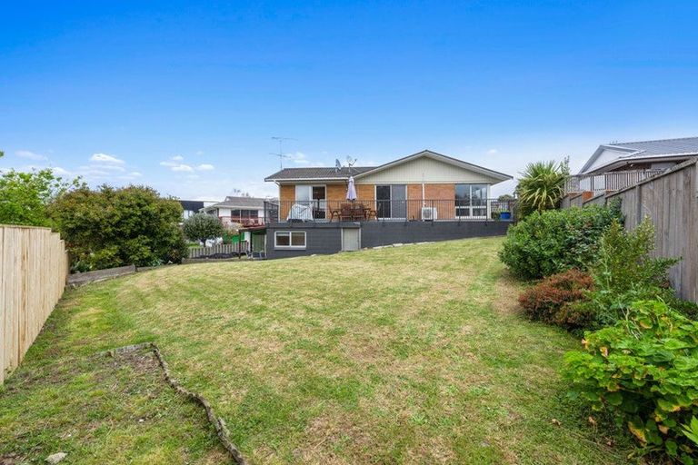 Photo of property in 18 Borrowdace Avenue, Botany Downs, Auckland, 2010