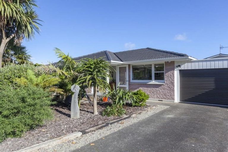 Photo of property in 2a Leybourne Avenue, Waikanae, 5036
