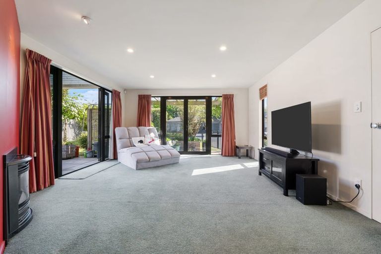 Photo of property in 75 Sarabande Avenue, Redwood, Christchurch, 8051