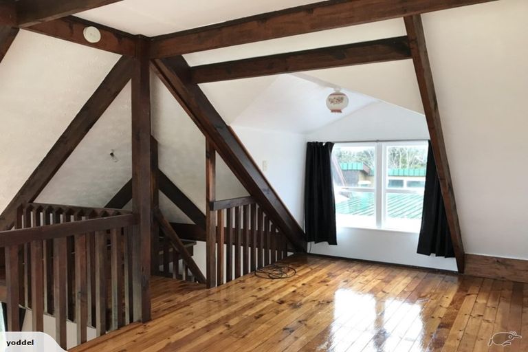 Photo of property in 89 Grassmere Road, Henderson Valley, Auckland, 0612